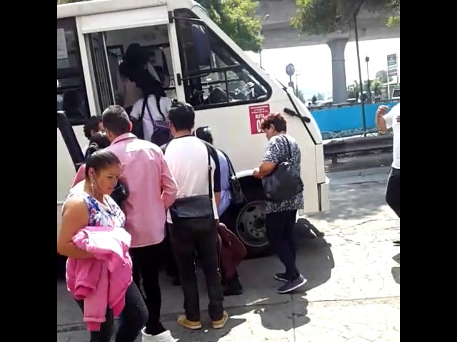 en doble fila que está prohibido