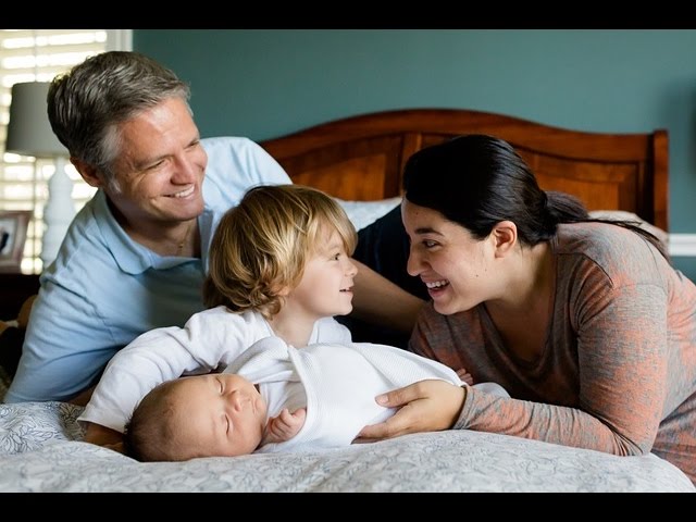 se puede trabajar estando de excedencia por cuidado de hijos